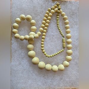 Elegant Cream Beaded Necklace and Bracelet Set